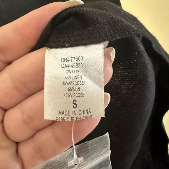 Chaser Women Small Linen Ruffle Sleeve Button Down Romper NWOT Black - Picture 4 of 6